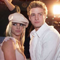 Justin Timberlake and Britney Spears end their relationship.