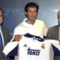 Luís Figo joins Real Madrid.